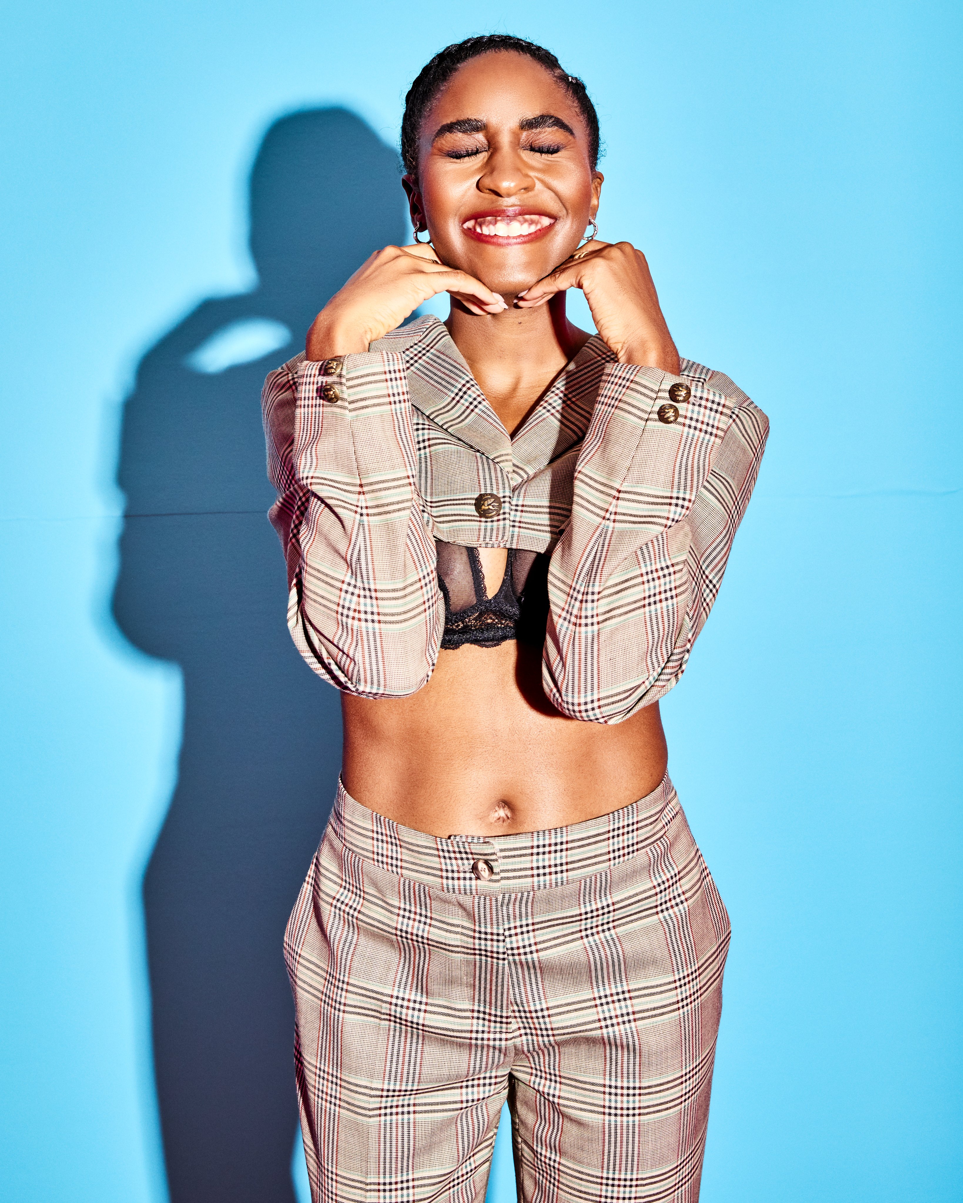 阿尤·艾德维利的写真