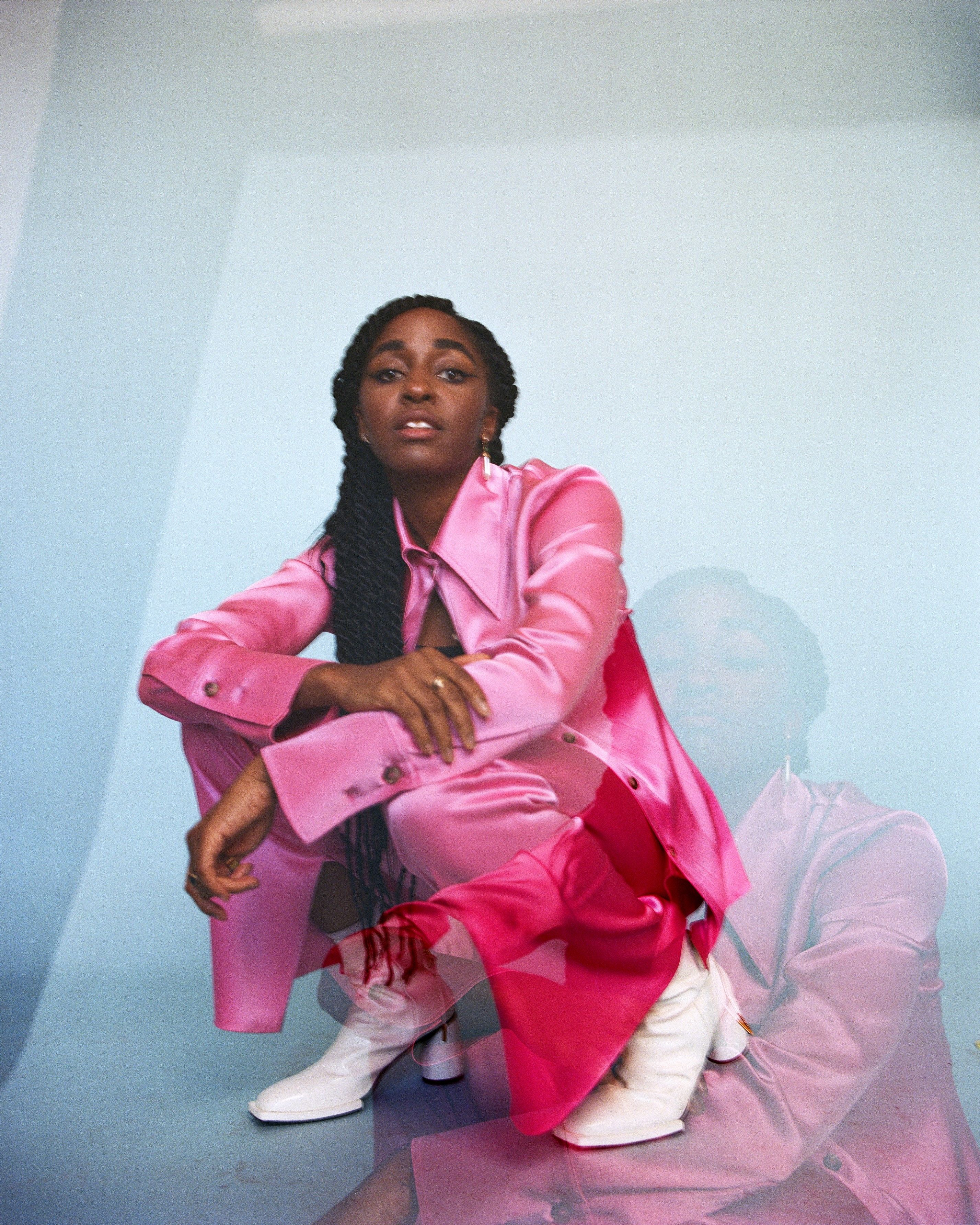 阿尤·艾德维利的写真