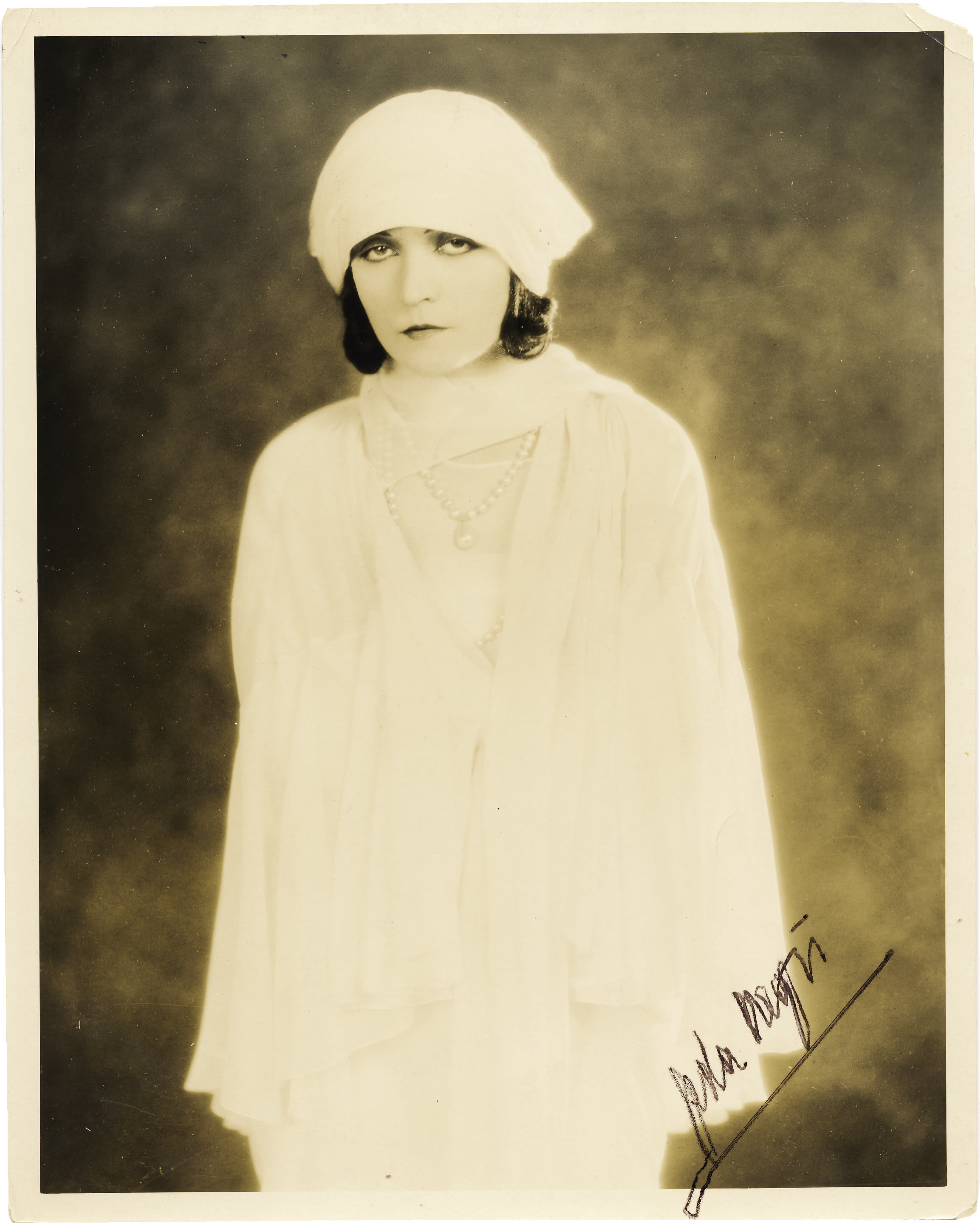 波拉·尼格丽的写真