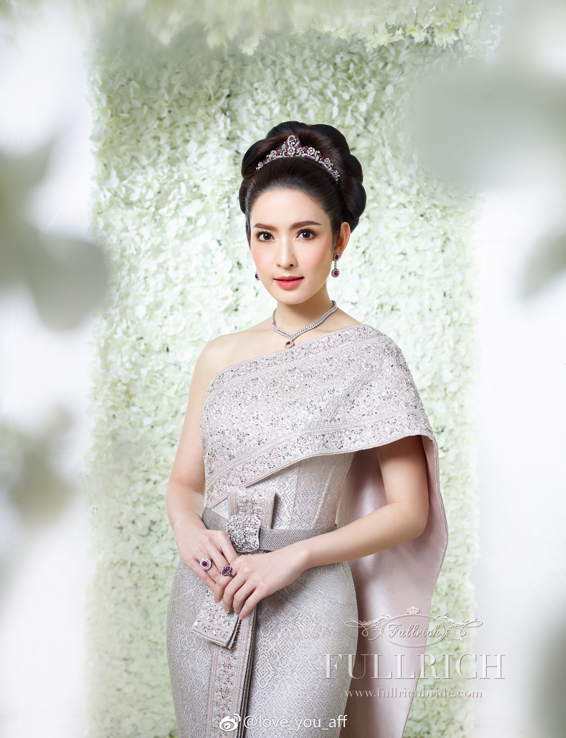 泰莎昂·派索克乔纶的写真-来源看水印