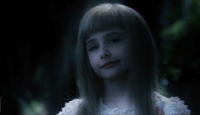 海利·安妮·内尔森的写真-狡黠一笑