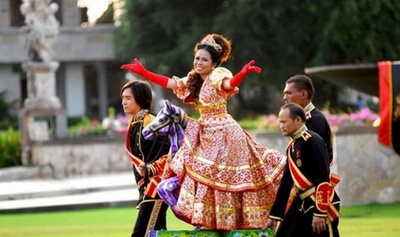 苏达拉·布查蓬的写真