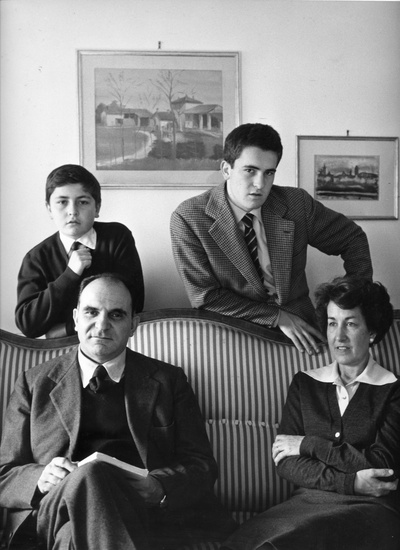 贝纳尔多·贝托鲁奇的写真-后排右一