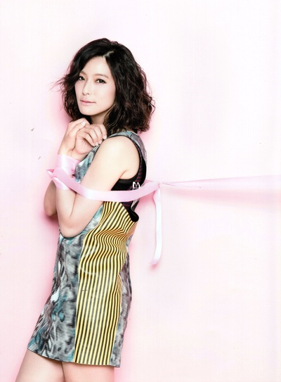 赖雅妍的写真-CR.M_Megan赖雅妍...