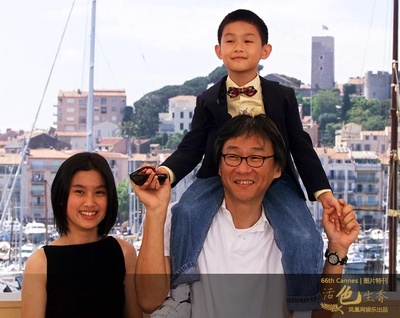 李凯莉的写真-13岁时随同导演一起...