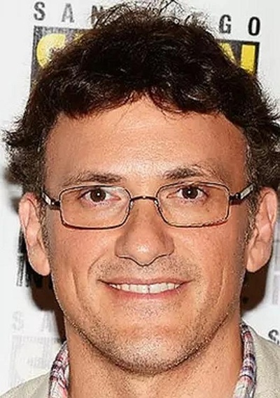 安东尼·罗素的写真