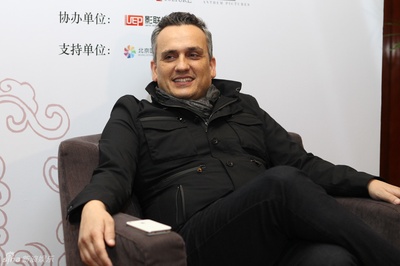 乔·罗素的写真