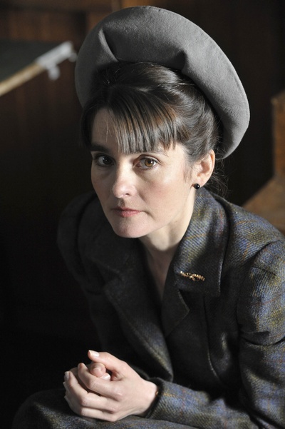 雪莉·亨德森的写真-MARPLE: MURDER I...