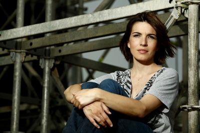 露西娅·莫尼斯的写真