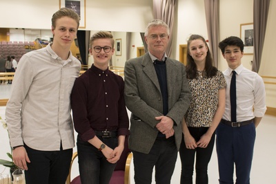 史蒂芬·戴德利的写真