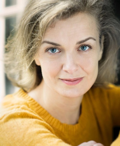 露西·拉塞尔的写真