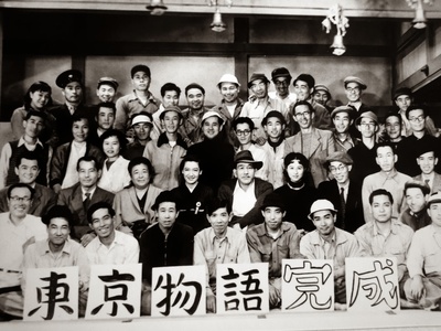 小津安二郎的写真-《东京物语》剧组杀青...