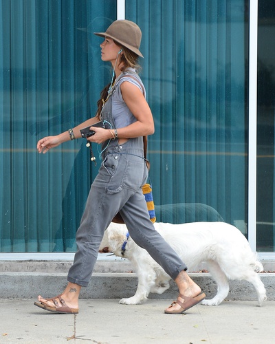 罗娜·迈特拉的写真