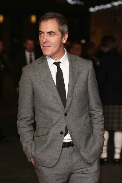 詹姆斯·内斯比特的写真-真的略像乔治克鲁尼