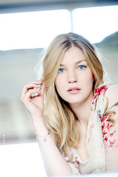 莫娜·瓦尔拉芬斯·的写真