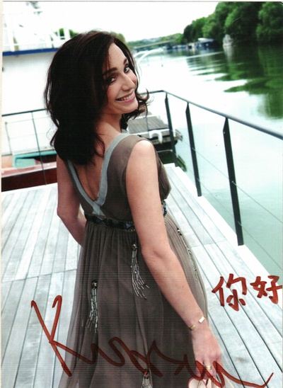 克里斯汀·斯科特·托马斯的写真-女爵亲签回馈中国粉丝