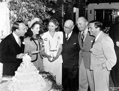 茂文·勒鲁瓦的写真-Producer Joe Pastern...