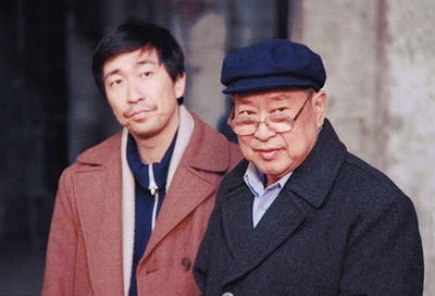 王早来的写真-父子同演《钢的琴》。