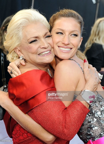 吉赛尔·邦辰的写真-Hebe Camargo and ...