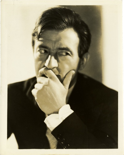 克劳德·雷恩斯的写真