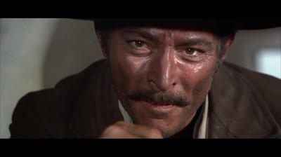 李·范·克里夫的写真-不笑倒罢了，笑起来简...