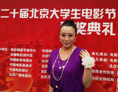 赵倩的写真-赵倩盛装出席大学生电...