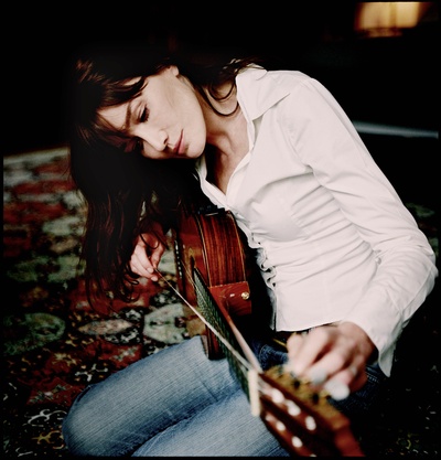 卡拉·布吕尼的写真