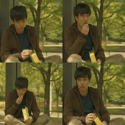 北村一辉的写真-吃小饼干，撅嘴