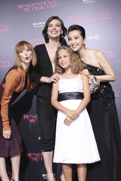 阿娅娜·恩吉妮尔的写真