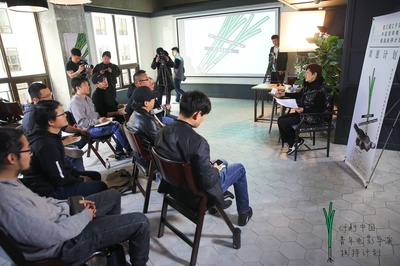 徐帆的写真-徐帆老师与学员交流