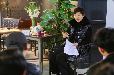 徐帆的写真-徐帆老师在表演课现场