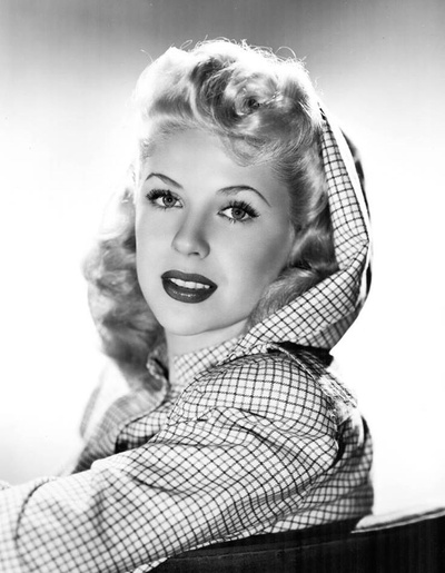 玛丽·麦克唐纳的写真