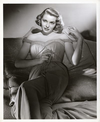 帕德里夏·妮尔的写真-1949