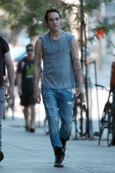 乔纳森·莱斯·梅耶斯的写真-小乔过37岁生日前夕...