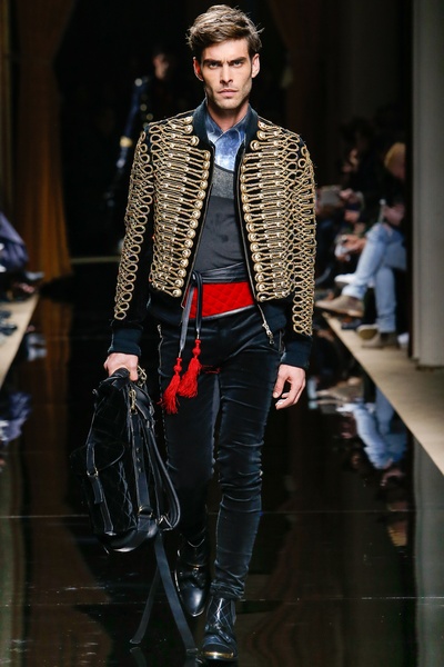 洪·科塔哈雷纳的写真-Balmain+Runway+Pa...