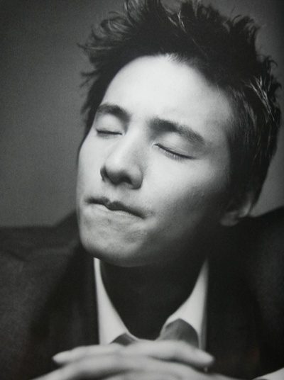 元斌的写真-黑白色的特写头照