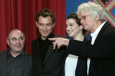 让-雅克·阿诺的写真-兵临城下