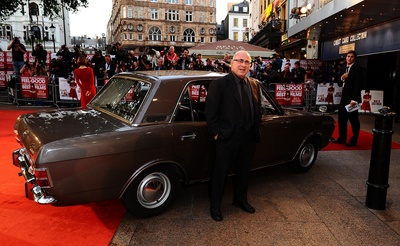 鲍勃·霍斯金斯的写真