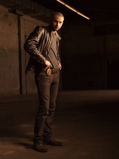 罗根·马歇尔-格林的写真-《暗警》卧底警察Dea...