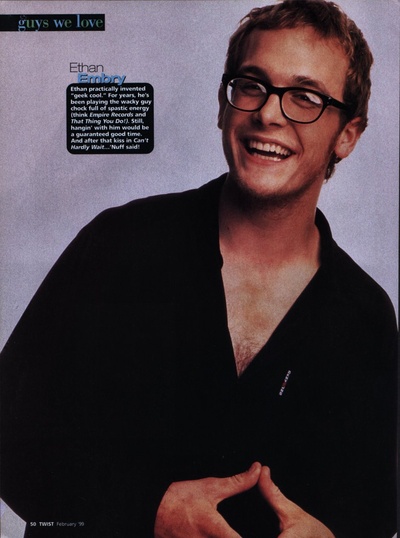 伊桑·恩布里的写真