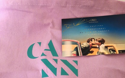 丹尼斯·维伦纽瓦的写真-签名