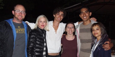 格伦·威尔斯的写真-with the cast of The R...