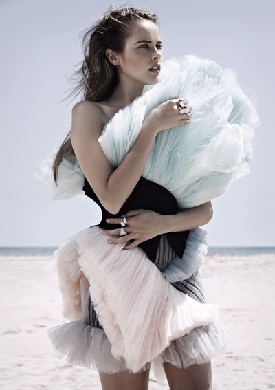 伊莎贝尔·卢卡斯的写真