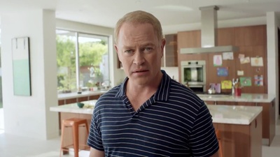 尼尔·麦克唐纳的写真-in a Cadillac commer...