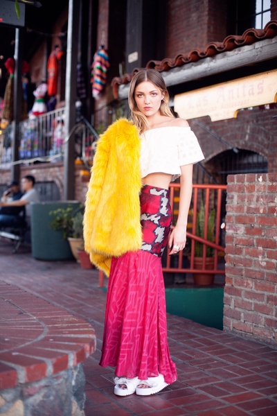 莉莉·西蒙斯的写真