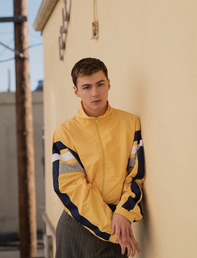 迈尔斯·赫尔泽的写真