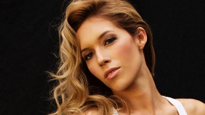 艾丽西娅·维拉-贝利的写真