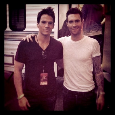 马克·哈普卡的写真-With Adam Levine