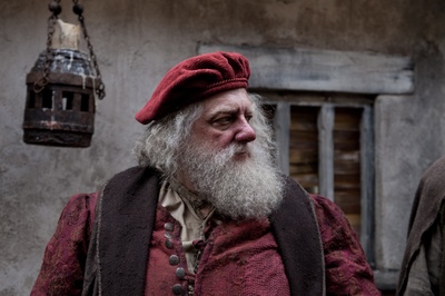 西蒙·拉塞尔·比尔的写真-《空王冠》 饰演  福斯...