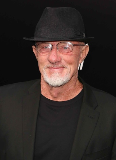 乔纳森·班克斯的写真